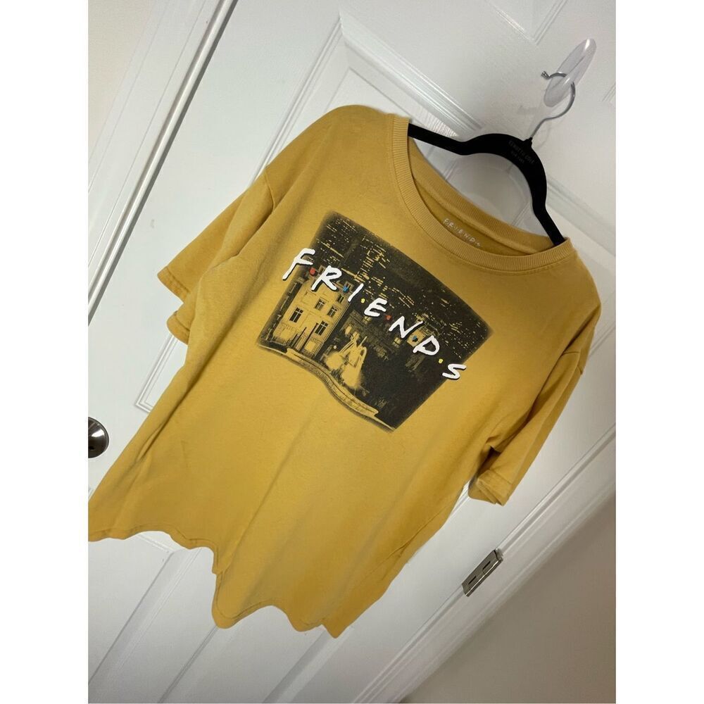 Friends T-shirt size XL shirt sleeve yellow